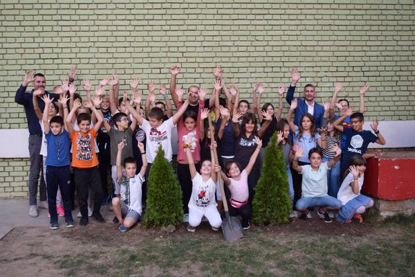 ULAGANJE U EDUKACIJU NAŠIH NAJMLAĐIH: ImpactECO i JP „Srbijašume“ zajedno u akciji sadnje u školama