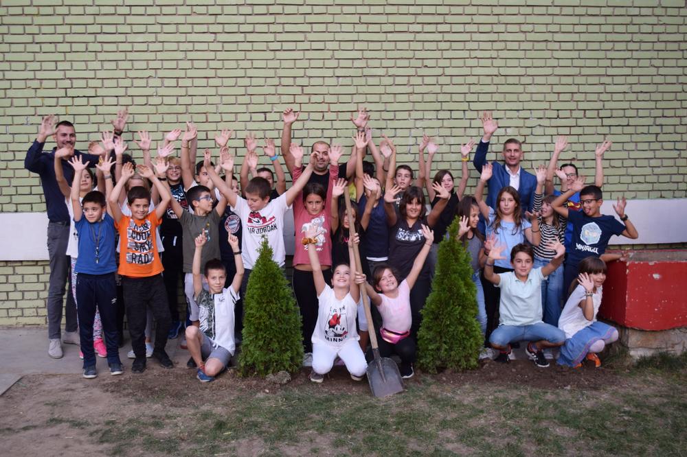 ULAGANJE U EDUKACIJU NAŠIH NAJMLAĐIH: ImpactECO i JP „Srbijašume“ zajedno u akciji sadnje u školama