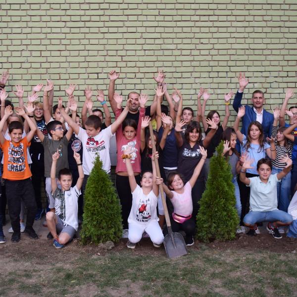 ULAGANJE U EDUKACIJU NAŠIH NAJMLAĐIH: ImpactECO i JP „Srbijašume“ zajedno u akciji sadnje u školama