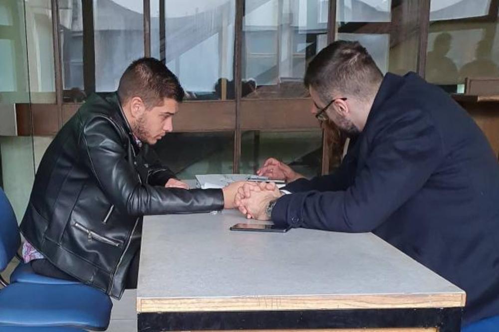 DEJAN DRAGOJEVIĆ NAPUSTIO ZADRUGU: Ovo su prve FOTOGRAFIJE van rijalitija! Dalila ostala SAMA!