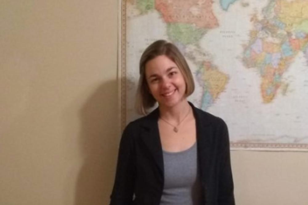 SVI SU GLEDALI U ČUDU ŠTA JE OVA DEVOJKA OBUKLA ZA SVOJE DOKTORIRANJE: Ovo još nije viđeno (FOTO)