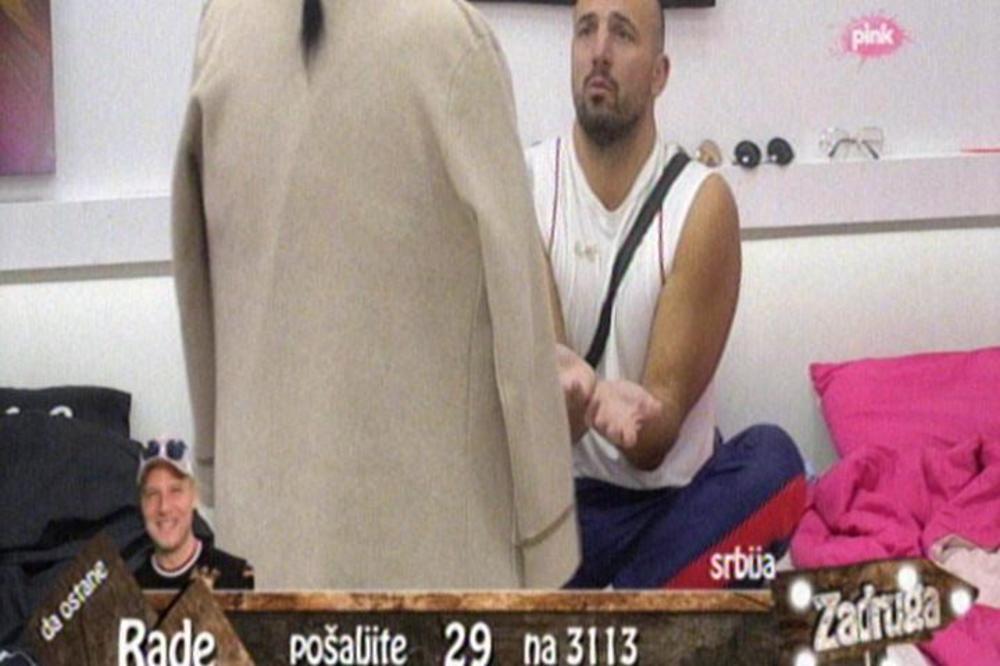 SLEDEĆI PUT PADAJU ŠAMARČINE! Mina napravila Tomoviću LJUBOMORNU SCENU, đetić zapretio BRUTALNIM NASILJEM! (VIDEO)