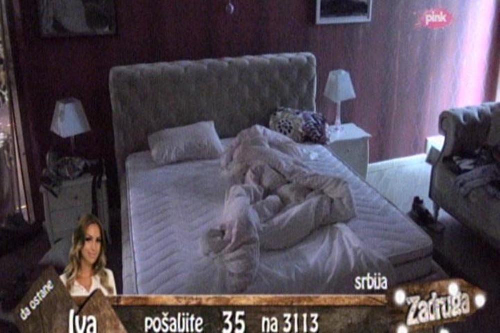 PALA VRELA AKCIJA, SVE SE TRESLO: Tara Simov KONAČNO uspela da OVOG ZADRUGARA odvuče u krevet! (FOTO)