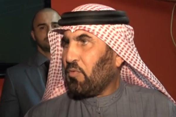 DECI NA ULICI DAVAO POKLONE, SVIMA U STARAČKOM DOMU DAO PO 100 MARAKA: Neočekivana poseta ŠEIKA oduševila Derventu!