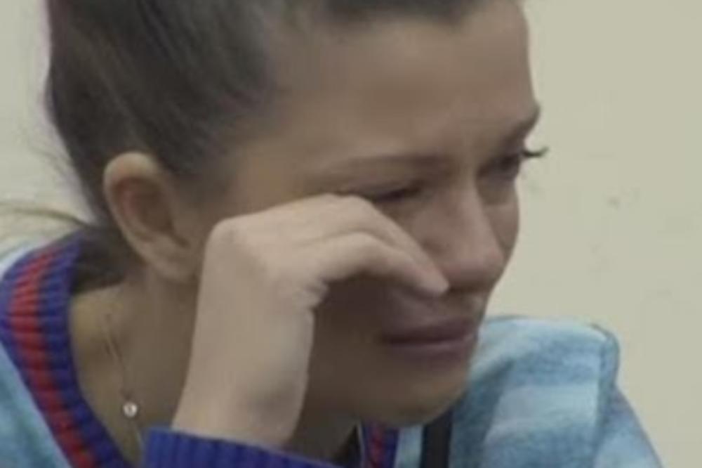 AU! Kiju Kockar na vratima od novog stana dočekala ŠOKANTNA PORUKA, pevačica odmah reagovala! (FOTO)