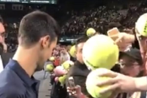 ŠMEKER SVETSKE KLASE: Navijač tražio auogram od Novaka, a dobio poklon o kojem nije mogao ni da sanja!