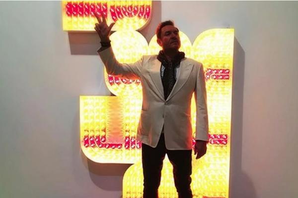 SVETSKA MUZIČKA ZVEZDA PODIGLA TRI PRSTA USRED BEOGRADA: Tajno došao u Srbiju, pa ODUŠEVIO celu naciju! (FOTO)