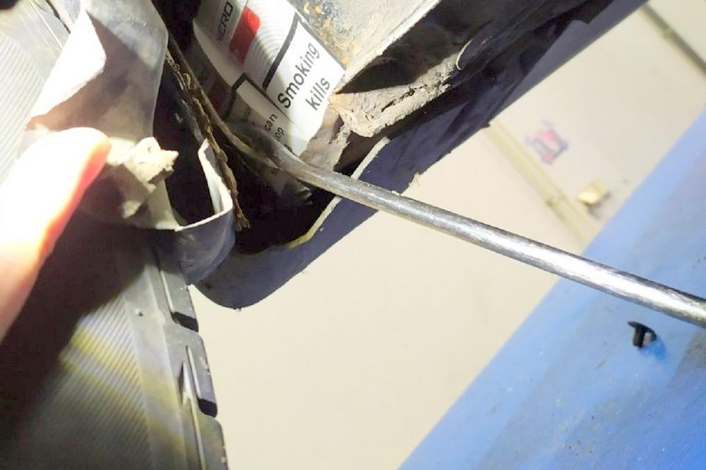 SRPSKI CARINICI NISU MOGLI DA VERUJU KAD SU OTVORILI OVU OPEL ASTRU: Ovakav ulov se RETKO VIĐA! (FOTO)