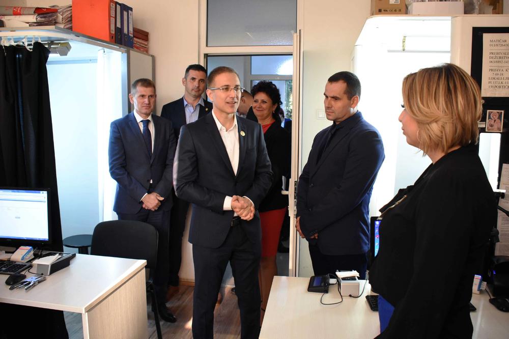 POTPUNA LAŽ I IZMIŠLJOTINA: Stefanović opet demantovao umešanost oca u trgovinu oružjem