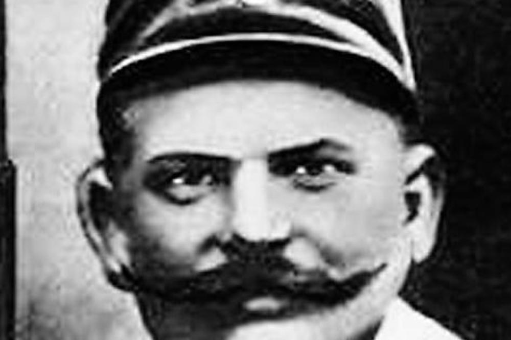 DAVITELJ I VAMPIR IZ CINKOTE: Bela Kiš je UDAVIO 23 LEPOTICE i strpao ih BURAD, svoju TAJNU je odneo u GROB