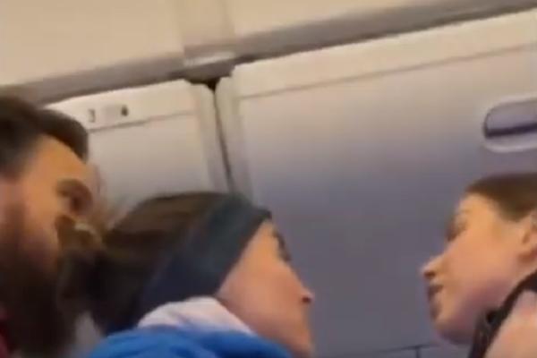 VI STE BRE OBIČAN PLEBS, JA SAM GLUMICA! Lidija je napravila užasnu scenu u avionu, ljudi nisu verovali šta čuju!