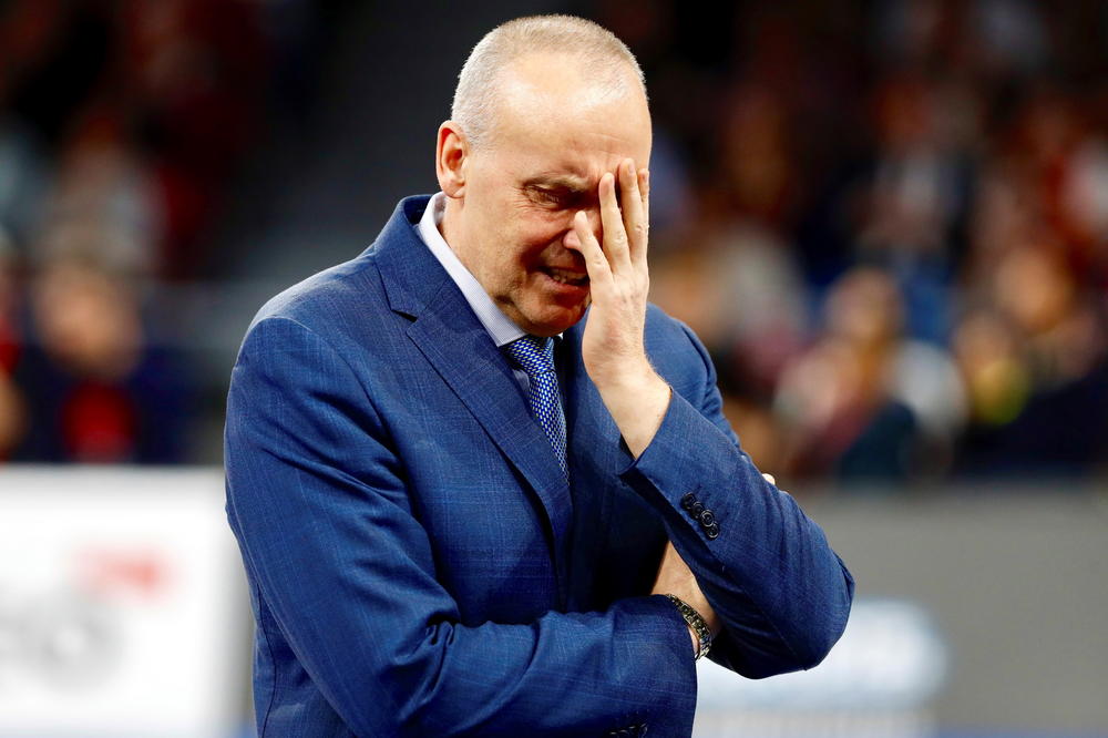 PA I BILO JE VREME! Himki otpustio Kurtinaitisa!