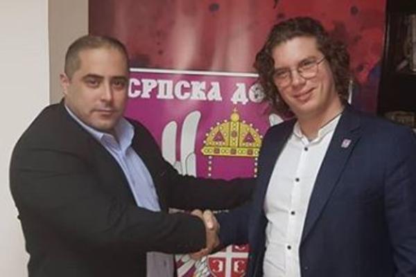 MIŠA VACIĆ OBJAVIO POJAČANJE SRPSKE DESNICE: U pitanju je čovek za kojim je raspisana poternica ZBOG PREVARE!