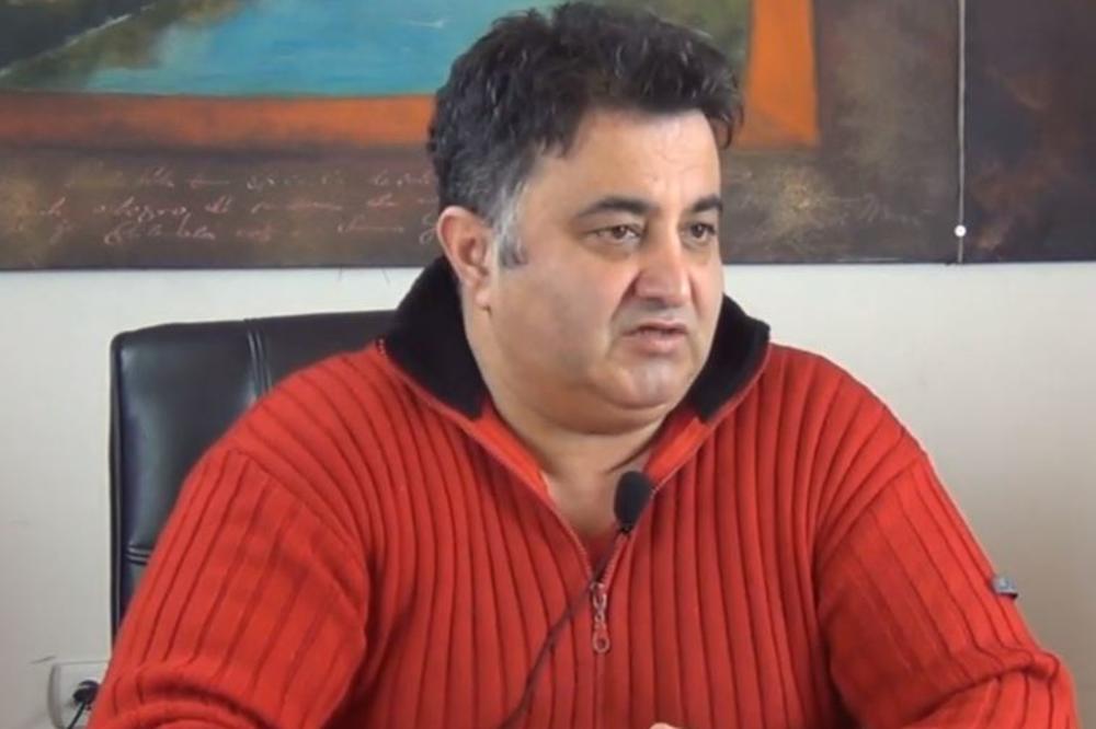 DIREKTOR TO NOVI BEČEJ UMALO DA ZGAZI DECU: Vozio se kolima KROZ PARK, ima  opravdanje ZA SVOJE POSTUPKE