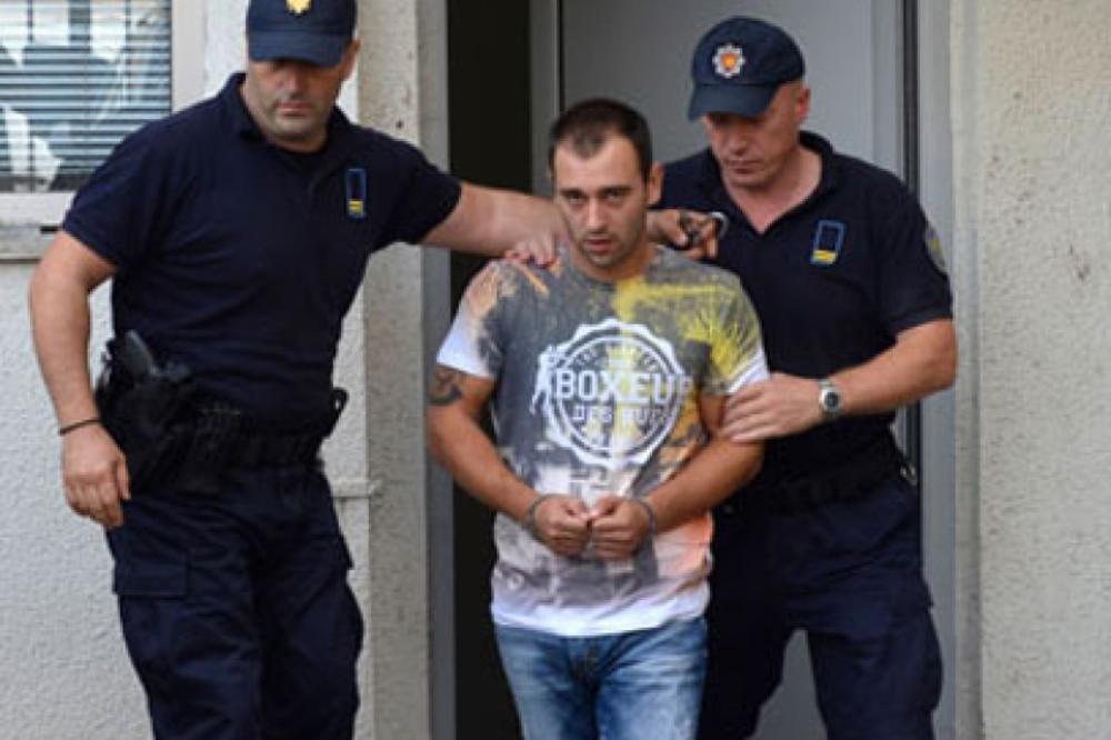 KRVAVI RAT KLANOVA SE NASTAVLJA! Auto korišćen u LIKVIDACIJI je ukraden, na KISIĆA ISPALILI 13 METAKA