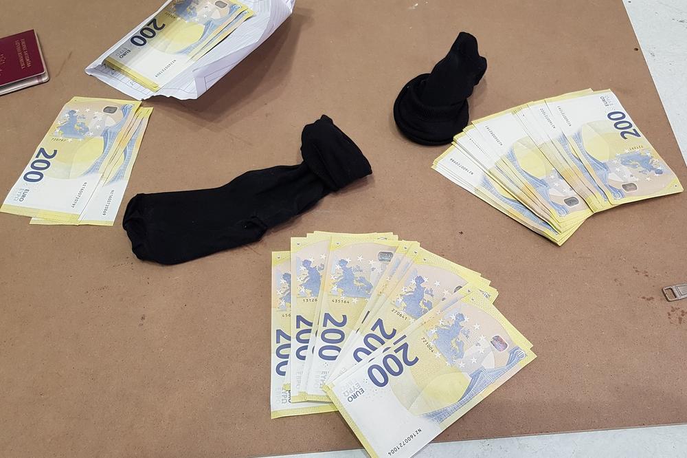 SRPSKIM CARINICIMA REKAO JE DA NEMA ŠTA DA PRIJAVI! Čarape su mu bile KRCATE, slagao je i zato je DEBELO KAŽNJEN