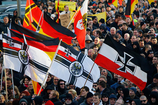 OBOŽAVALI SU GA I ZVALI KOMANDANT: Svi se smeju neonacistima kad se otkrilo koliko im lider ima godina! Totalni šok