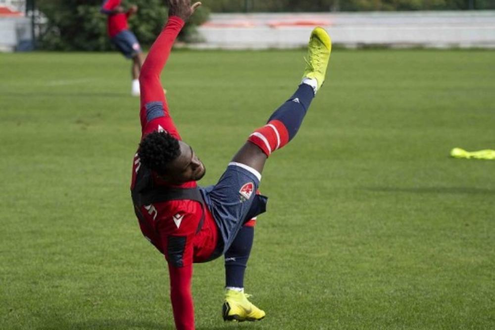 DUH BRAZILA NA BEOGRADSKOJ MARAKANI: Žander igra u ritmu Zvezdine pesme!