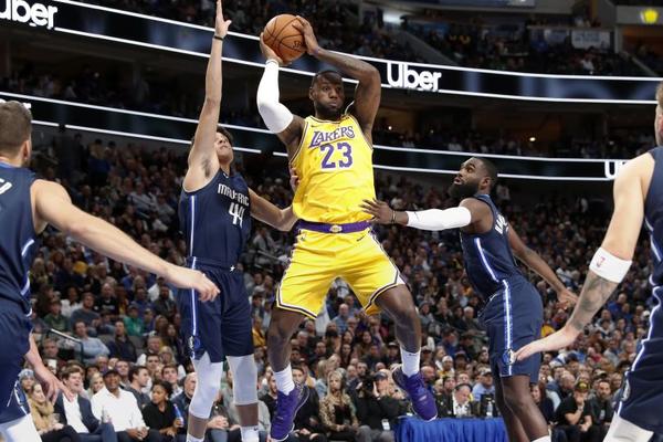 STRAŠAN OKRŠAJ LEBRONA I DONČIĆA: Obojica po istorijski tripl-dabl, ali je pobednik mogao biti samo jedan!