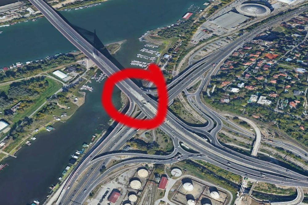 TRAGEDIJA U BEOGRADU: Čovek se BACIO sa MOSTA NA ADI, pao na biciklističku stazu!