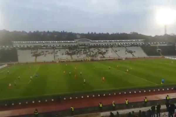 GROBARI JEDVA DOČEKALI MAJSTORIJU SADIKA: Posvetili mu pesmu kojom su odmah izvređali Nenada Lalatovića!