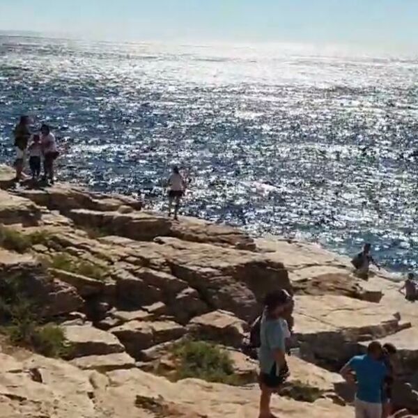 POGLEDAJTE ŠTA OVI LJUDI NOSE NA PLAŽAMA, MASOVNO SE ZAČUĐAVAJU! Ove DELOVE nikad NE SKRIVAJU (FOTO)