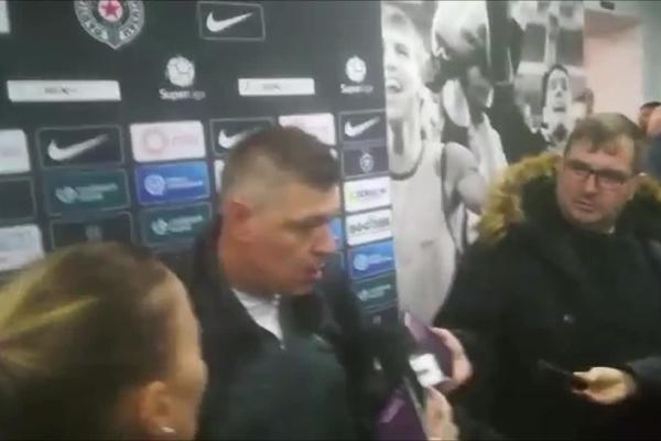 AKO JE TO TAČNO, ONDA NAS ČEKA PAKAO! Milošević dobro raspoložen izašao pred novinare posle razbijanja Vojvodine!