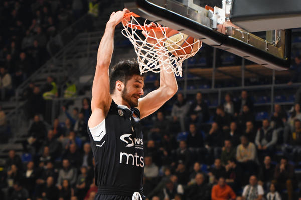 PROVOKACIJA PARTIZANA PRED VEČITI DERBI: Besneće Čović i navijači Zvezde kada vide šta su crno-beli uradili (VIDEO)