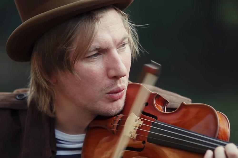 OVI SRBI SU LAJKU FELIKSU UKRALI VIOLINU OD POLA MILIONA EVRA! Sad im se sudi, A ONI SE DRŽE SVOJE VERZIJE PRIČE