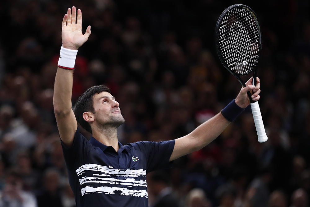 PREPLAVILE SU GA EMOCIJE, PUBLIKA JE BILA ODUŠEVLJENA: Pogledajte šta je Nole uradio čim je osvojio šampionski poen