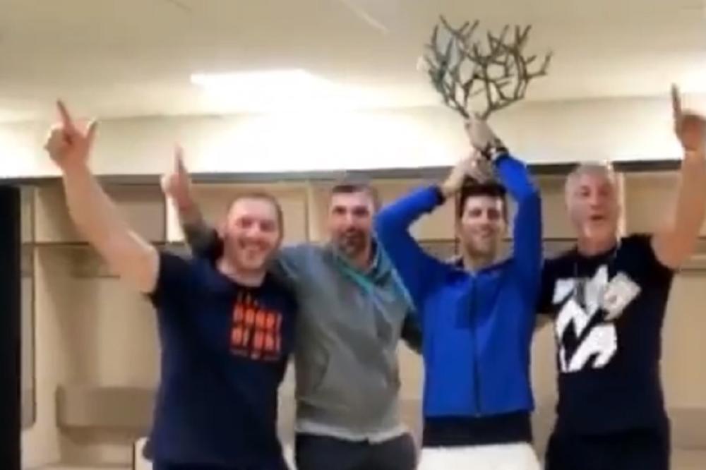 NOVAK STAVIO TROFEJ IZ PARIZA NA GLAVU I KRENUO DA SKAKUĆE: Znate li zašto je to učinio?