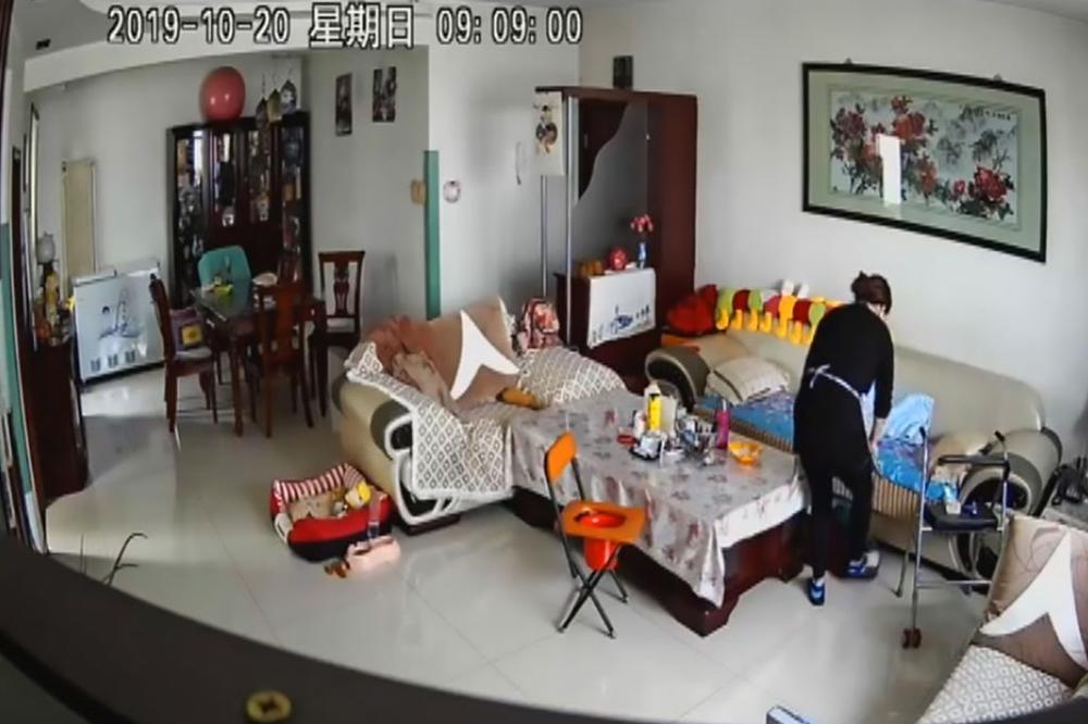 UNAJMILA NEGOVATELJICU ZA MAJKU (93) PA SLUČAJNO OTKRILA HOROR: Kamere prikazale MUČNE SCENE (VIDEO)