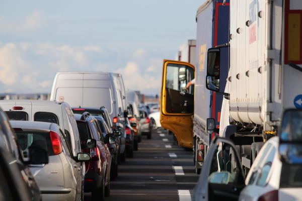 OZBILJNO UPOZORENJE ZA SVE VOZAČE U SRBIJI DANAS: Posebno treba obratiti pažnju na JEDNU STVAR!