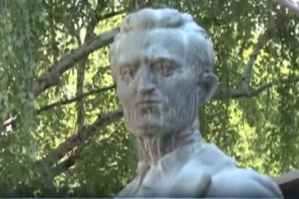 PO CRVENOM GENERALU SRPSKI GRAD OD 130.000 LJUDI NOSI IME: Izdala ga žena NAJBOLJEG DRUGA, a Partizani je STRELJALI