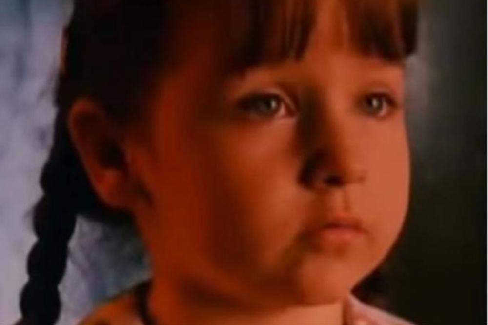 SVI PAMTIMO NJENU REČENICU - NEĆU DA TI KAŽEM, ĆELAVI: Preslatka devojčica je PORASLA, a danas izgleda OVAKO (FOTO)