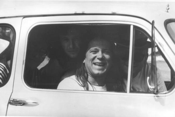 Premijera dokumentarnog filma o Tusti, harizmatičnom frontmenu kultnog pank benda KUD Idijoti