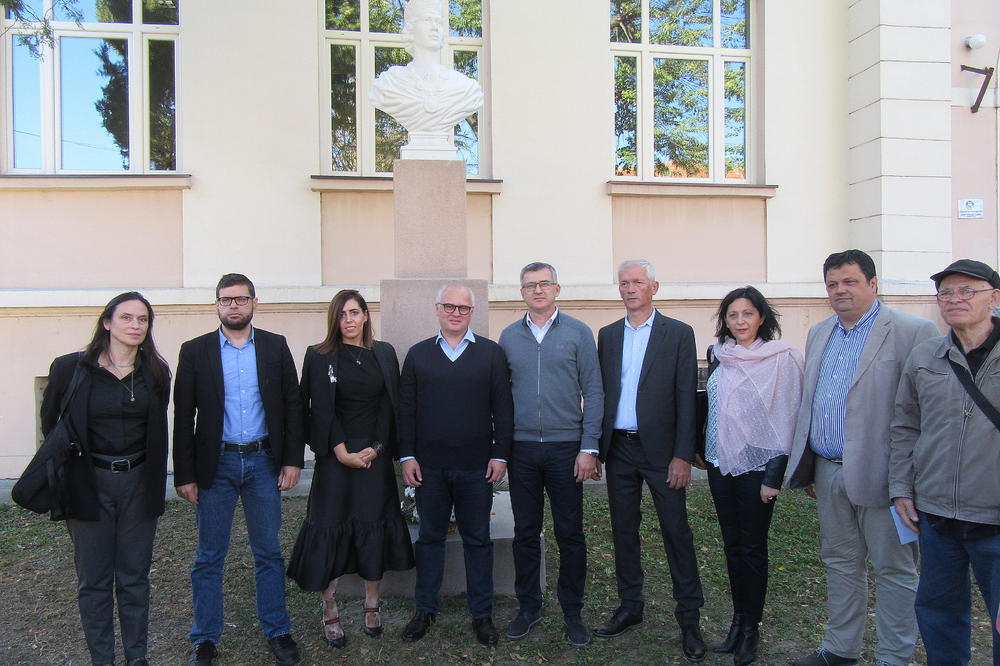 MARIJA JE BILA PRVI RELI VOZAČ U JUGOSLAVIJI I ŽENA VELIKOG SRCA! U Zemunu je otkrivena njena BISTA