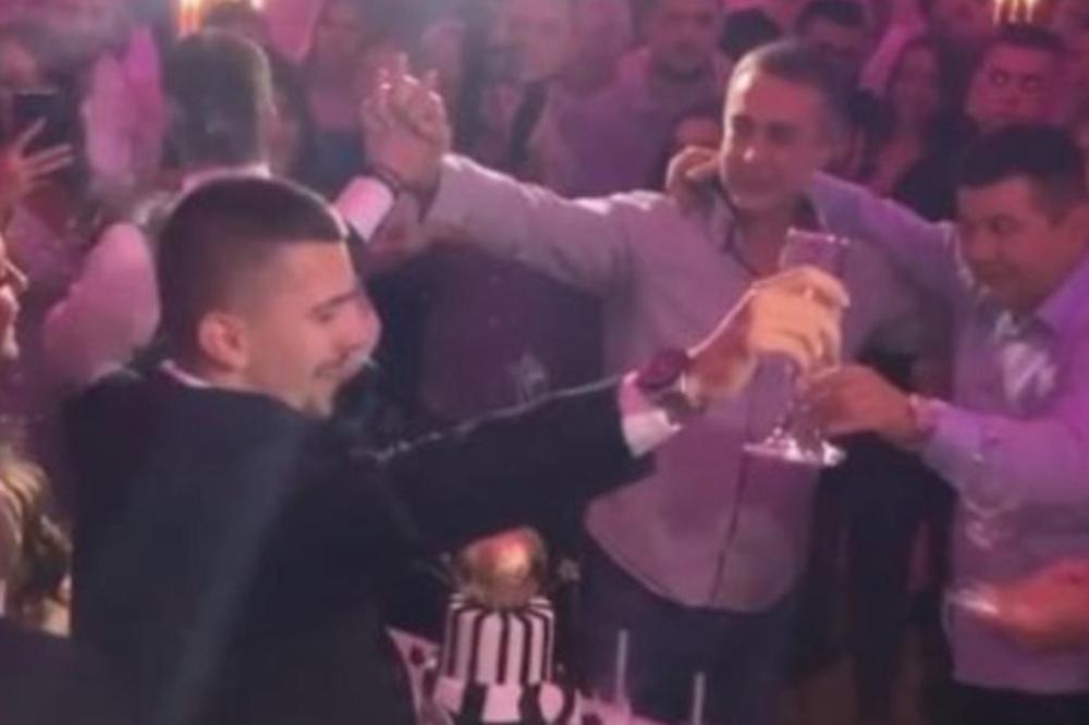 PARTIZANOV BISER PROSLAVIO 18. ROĐENDAN: Gala žurka sa saigračima za opuštanje pred gostovanje Junajtedu!