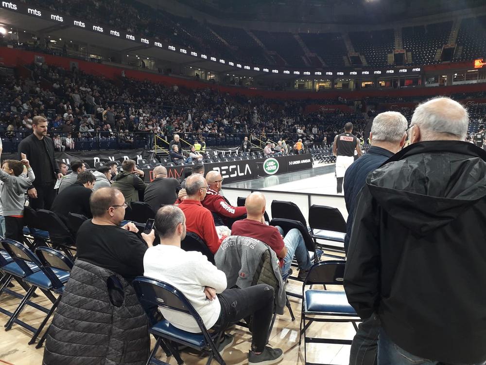 Nekoliko navijača Venecije u Beogradskoj areni