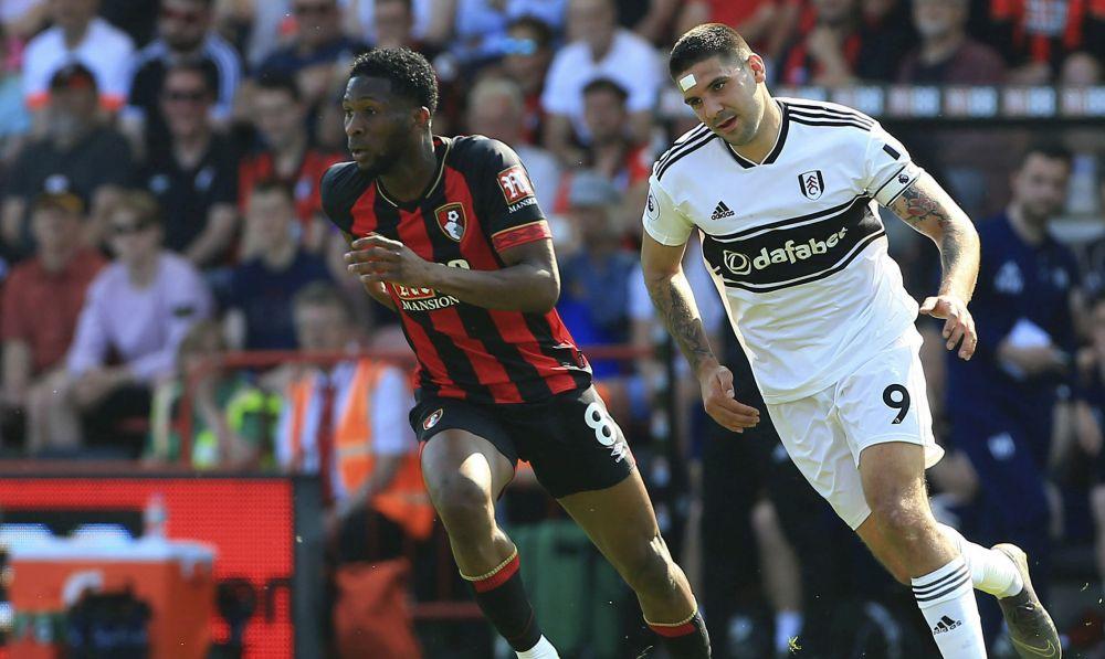 Aleksandar Mitrović u dresu Fulama  