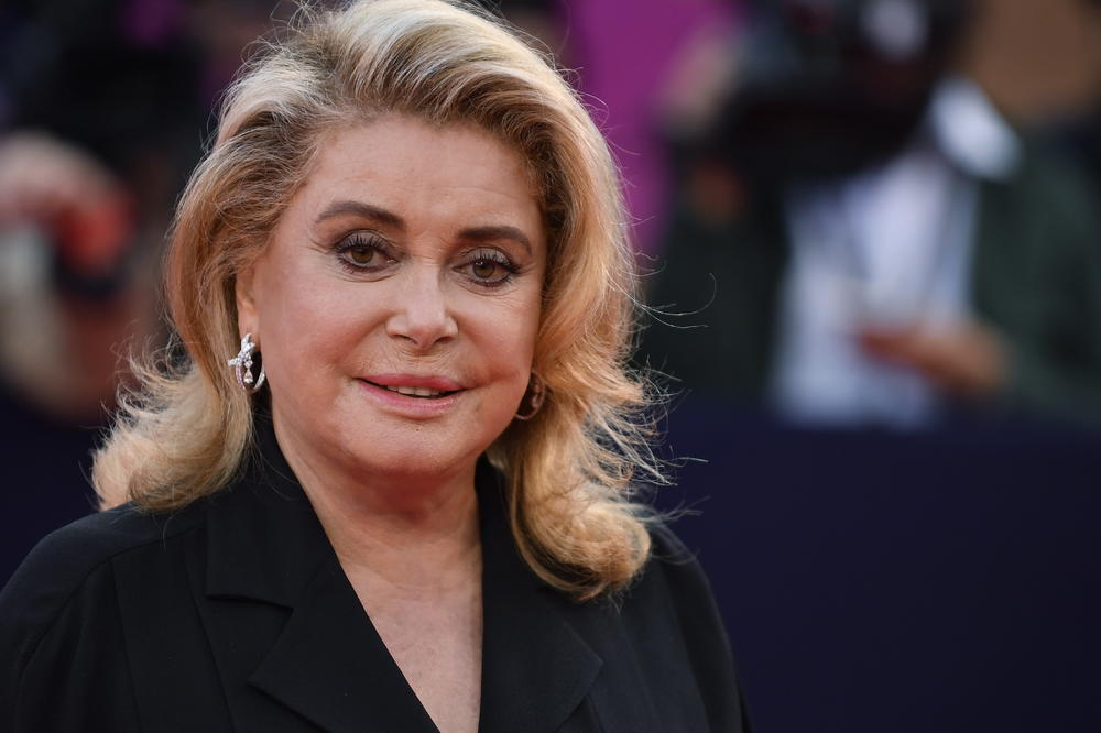 LEGENDARNA KATRIN DENEV OTKRIVA TAJNU LEPE KOŽE U DEVETOJ DECENIJI: Piće koje PIJE svako jutro je ELIKSIR MLADOSTI