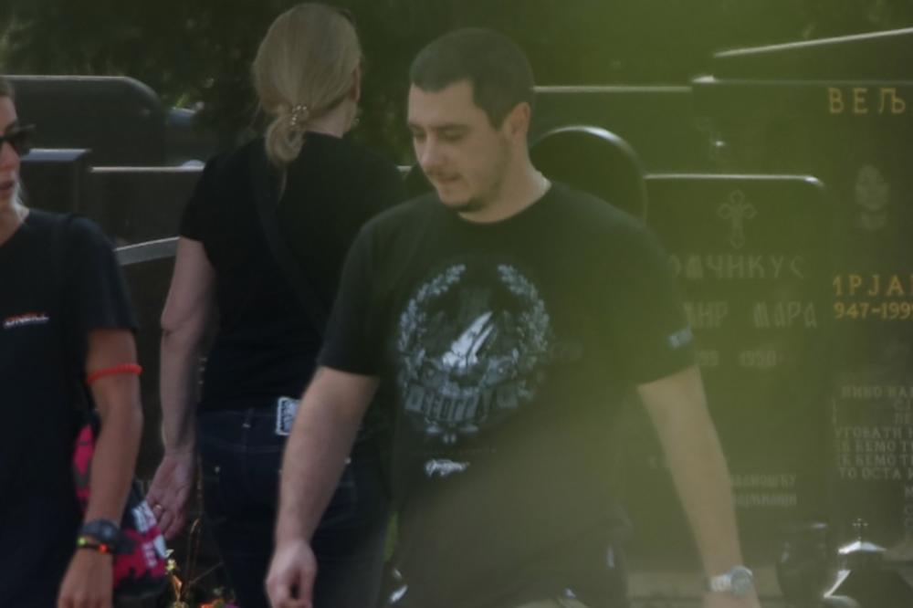 HVALA TI ZA ŽIVOT, VOLIM TE: Poznatom srpskom reperu PREMINULA MAJKA! Njegove reči će vas zaboleti DO SRŽI!