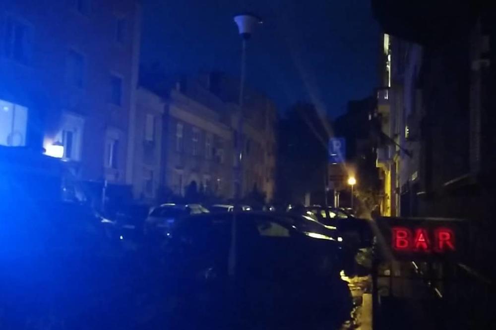 NIKO NE MOŽE DA PRIĐE ZGRADI! Muškarac (30) preti da će da se UBIJE, majka je VAN SEBE!