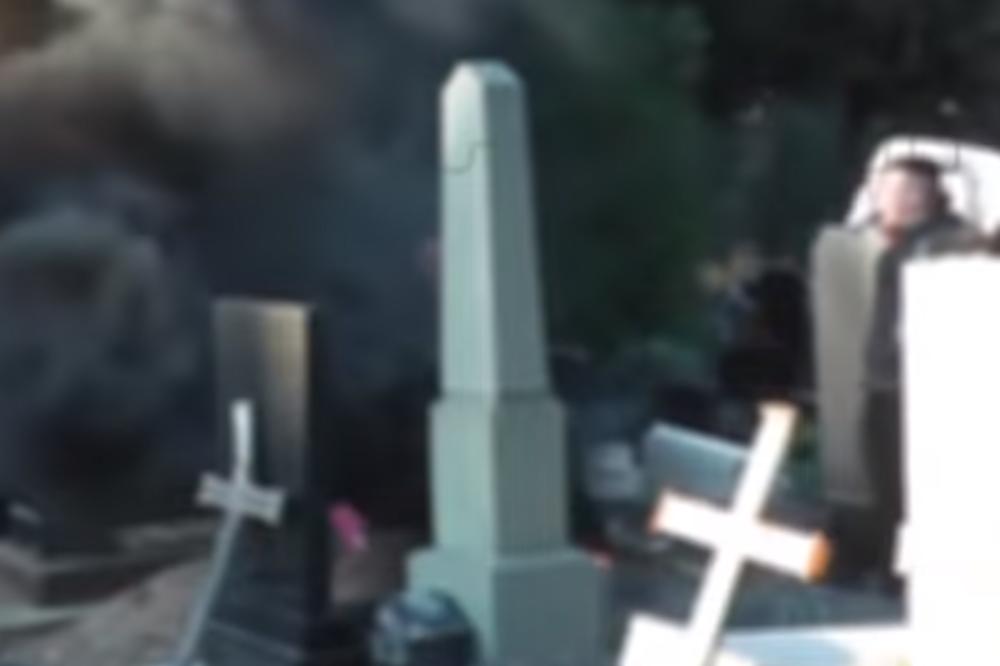 BAKLJE I DIMOVI NA KIĆINOJ SAHRANI: Pojavio se snimak sa poslednjeg ispraćaja ubijenog vođe Grobara!