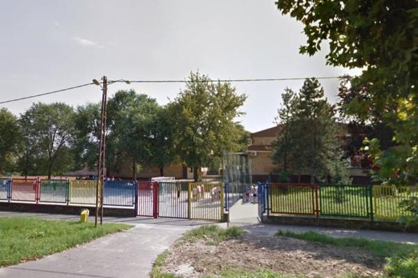 OTAC UČENIKA HVATAO ZA VILICU PA NAPAO I NASTAVNICU: Užas u srpskoj osnovnoj školi!