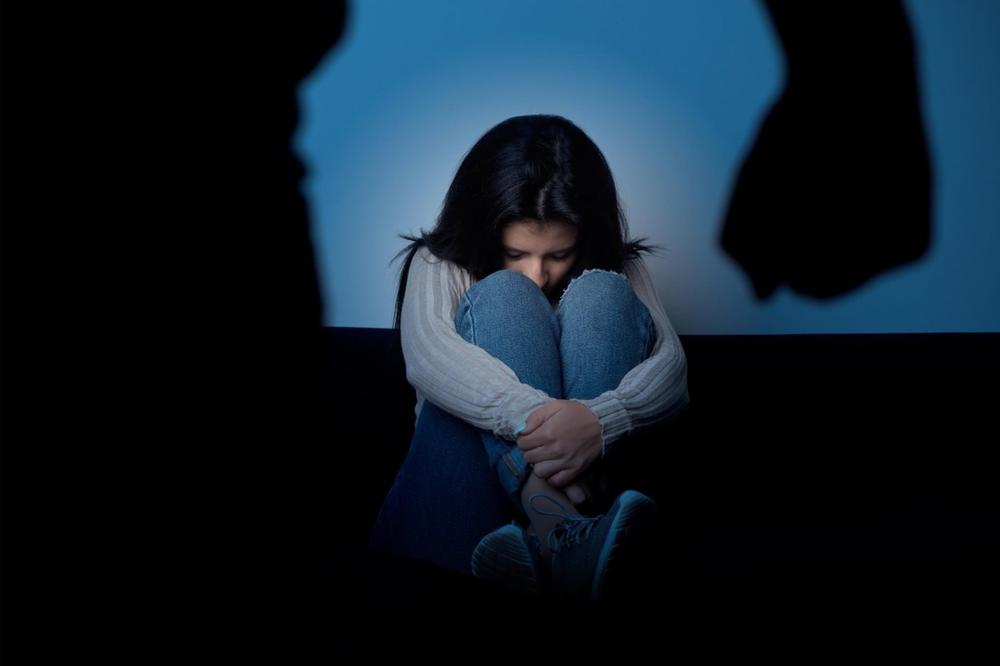 SAŠA NIJE OVDE, MENI SI SLALA PORUKE: Muškarac silovao devojčicu, 4 godine kasnije ona ima strašne posledice