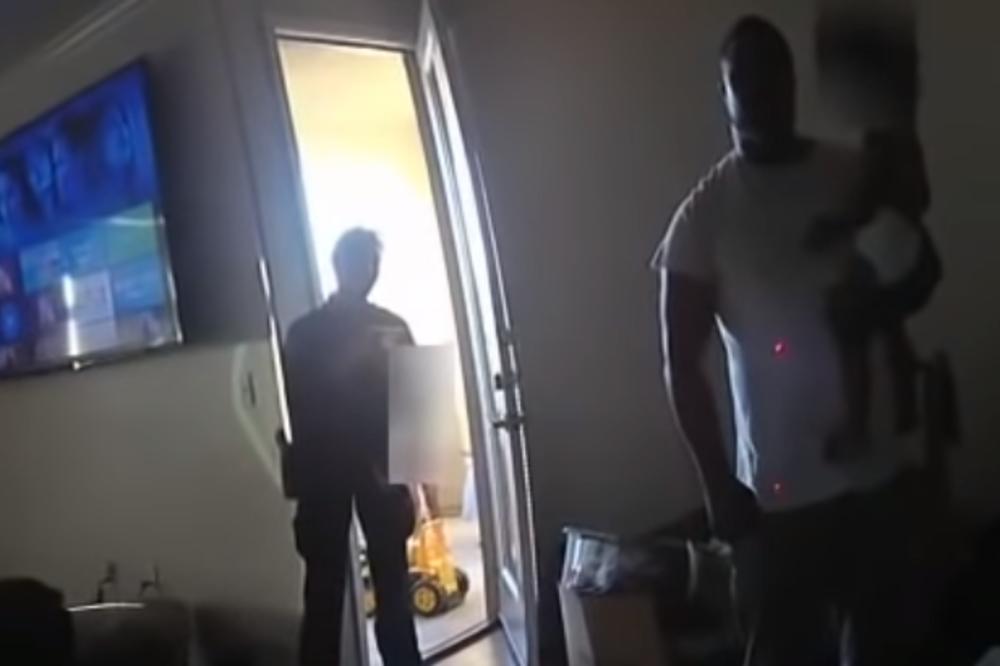 OTVORIO JE POLICIJI VRATA SA BEBOM U RUKAMA: Ono što su služebnici uradili je ZGROZILO javnost (VIDEO)