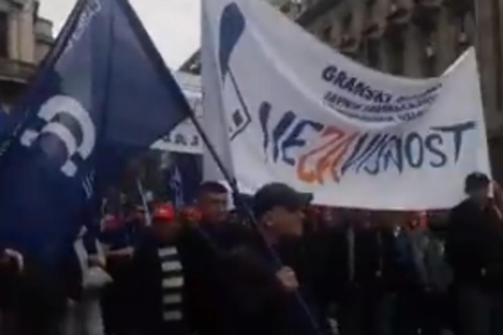 BEOGRAD JE BIO POD TOTALNOM BLOKADOM: Zbog protesta sindikalaca u centru je privremeno bio OBUSTAVLJEN SAOBRAĆAJ!