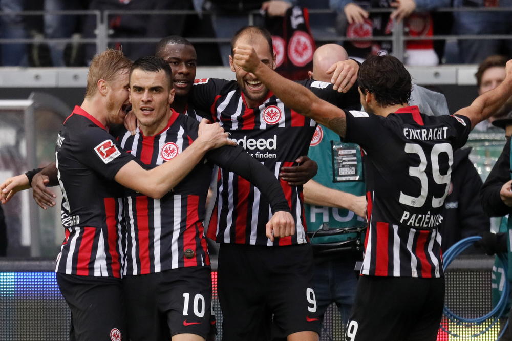 STRAŠAN IGRAČ! Monstruozni Kostić sa dva gola i dve asistencije ruinirao Augzburg!