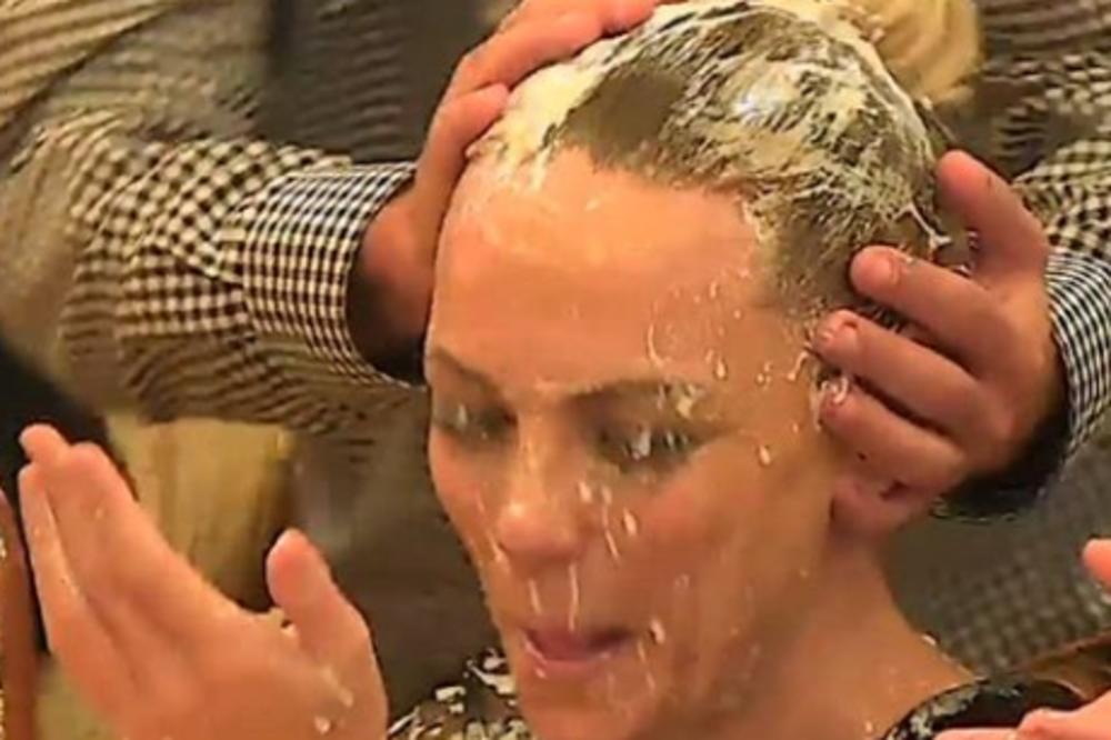 VODITELJKA URNISANA U PROGRAMU UŽIVO! Prvo su je ispolivali, ali to nije najgore! Zbog ovoga je ona BILA IZBAČENA